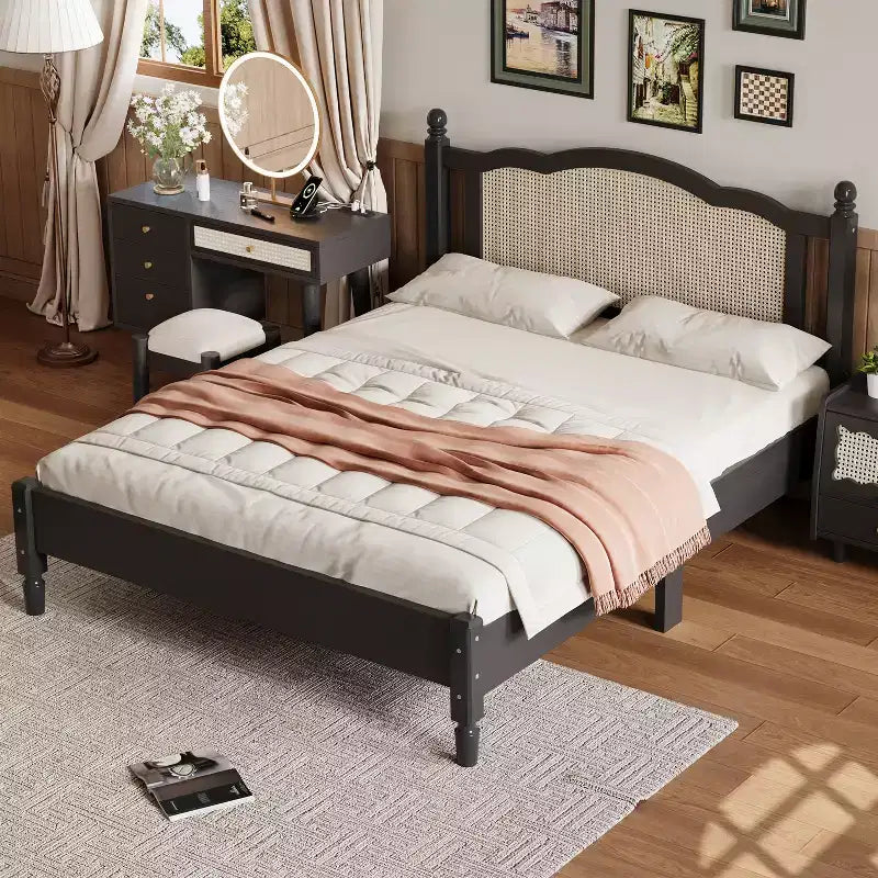 Lit plateforme Queen en bois avec tête de lit en rotin naturel, cadre de lit vintage avec support à lattes, noir